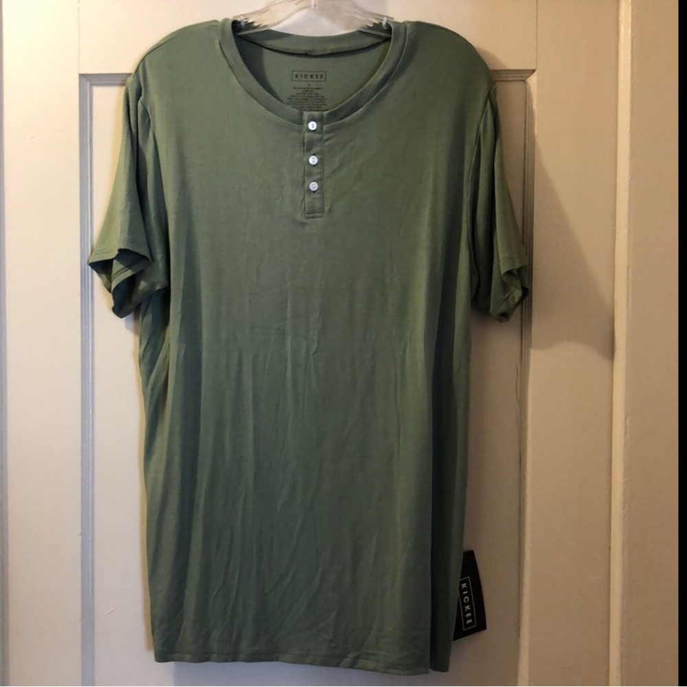 KICKEE PANTS Men’s Short Sleeve Henley Shirt “Lily Pad” Green Soft! Size S NWT